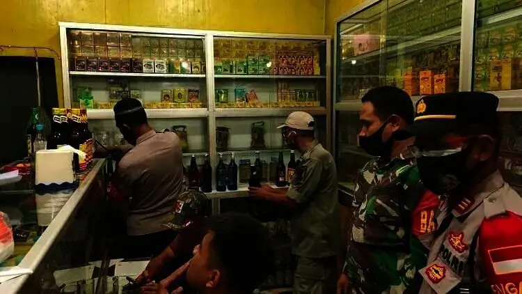 Operasi Cipta Kondisi, Bubarkan Bikers, Miras Ilegal Diamankan Operasi Cipta Kondisi, Bubarkan Bikers, Miras Ilegal Diamankan