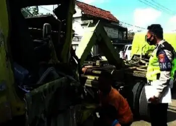 2 Mobil dan 1 Motor Tabrakan Beruntun di Cibadak Lebak