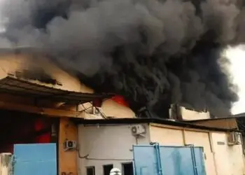 Akibat Terkena Percikan Api, 4 Gudang Ludes Terbakar