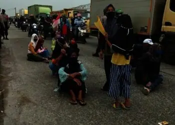 Warga Rawa Rengas Kosambi Memblokade Jalan