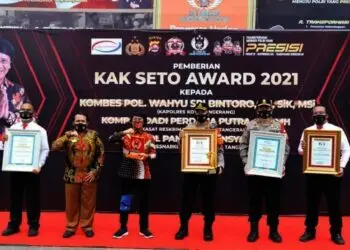 Kapolresta dan Kasat Narkoba Tangerang Diganjar Penghargaan