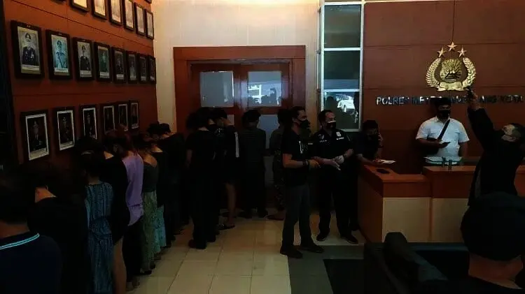 Polisi Bongkar Prostitusi di Apartemen, Pelaku Jajakan Diri via Michat