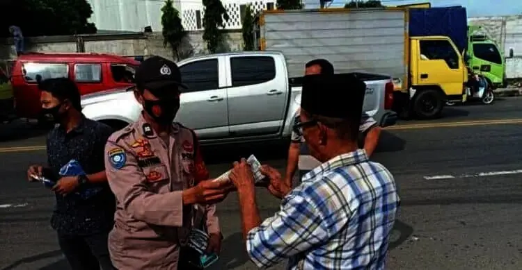 Polresta Tangerang Bagikan 27.659 Masker