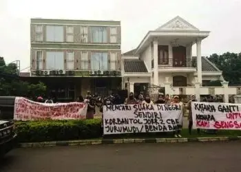 Warga Kampung Baru Geruduk Kantor PT Wika Cipondoh