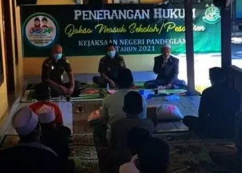 Santri di Ponpes Ar-Rosyidiyah Diberi Wawasan Tentang Hukum