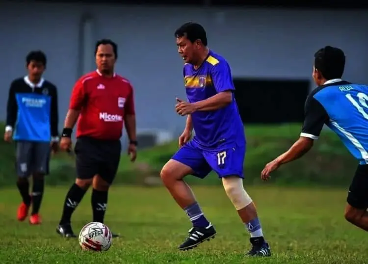 Rudi Maesal, Sekda Kabupaten Tangerang, Dari Sepak Bola ke Birokrat