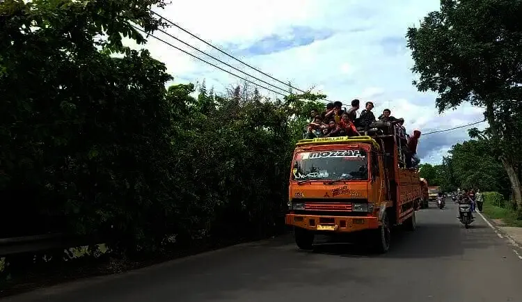 Membahayakan Nyawa, Anak-anak Menumpang Truk Bakal Dibina
