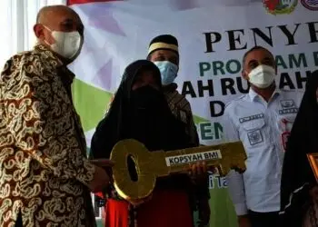 Bareng Menteri, Bupati Zaki Resmikan Rumah Siap Huni