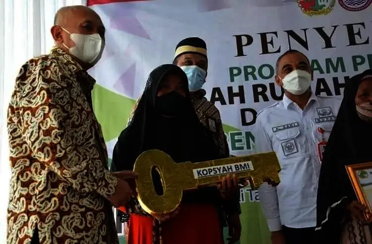 Bareng Menteri, Bupati Zaki Resmikan Rumah Siap Huni