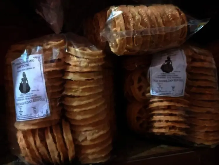 Satu Minggu Puasa , Kue Kembang Goyang di Pinang Tangerang Kebanjiran Pesanan