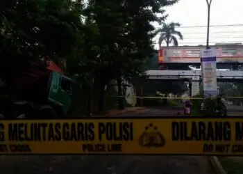 Truk Kontainer Terperosok dari Tol BSD
