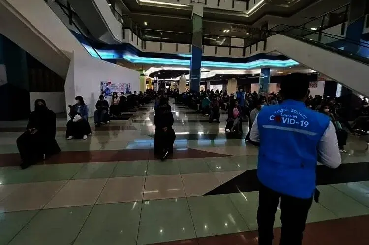 Datang Tak Sesuai Jadwal, Peserta Vaksinasi di ITC BSD Terlibat Cekcok dengan Petugas