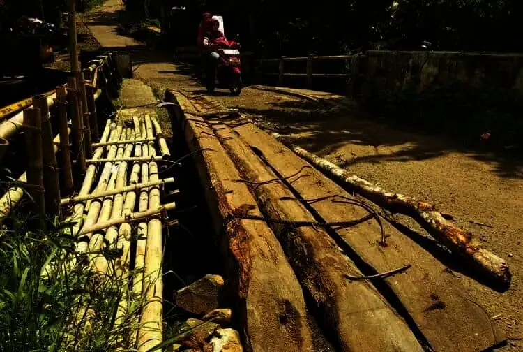 Jembatan Cilempang di Cisata Pandeglang Rusak, Keselamatan Warga Terancam
