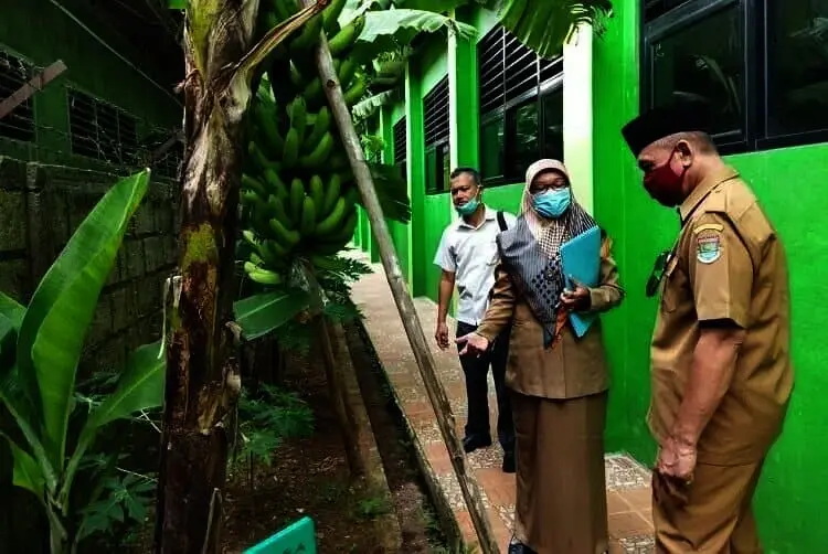 Butuh Kerja Keras dan Kekompakan Warga Sekolah, Pisang Ambon Bawa SMPN 1 Kemiri Raih Adiwiyata
