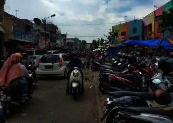 Macet, Membludaknya Pengunjung, Hingga Keuntungan Juru Parkir