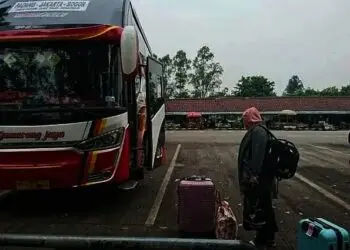 Lewat Terminal Poris Pelawad, Ratusan Pemudik Pulang
