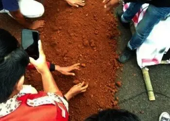 Tagih Janji Wakil Rakyat Senayan, Cuma Ditemui Staf, Warga Kampung Baru 'Kubur Diri'