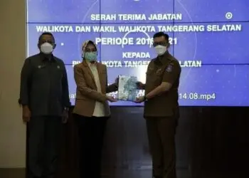 Airin-Ben Berikan Memori Sertijab Plh Walikota Tangsel