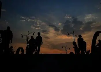 Ngabuburit di Kawasan Jambatan Berendeng Saat Ramadan