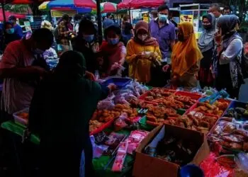 Berburu Takjil di Pasar Lama Tangerang