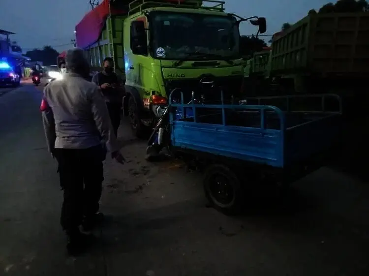 Rombongan Santri di Cisoka Tangerang Tabrak Truk Tanah, 7 Terluka, Saat Keliling Bangunkan Sahur