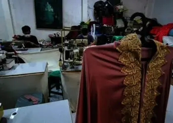 Produksi Mukena Saat Bulan Ramadan