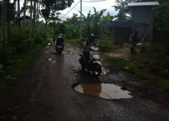 Warga Koroncong Pandeglang Merindukan Jalan Bagus