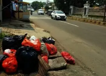 Tempat Pembuangan Hilang, Sampah Berserakan di Jalan