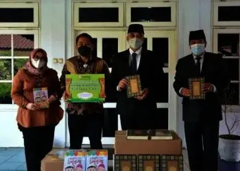 Bupati Zaki Terima Bantuan 800 Al-Quran dan 800 Juz Amma, CSR dari PT. Indah Kiat Pulp And Paper