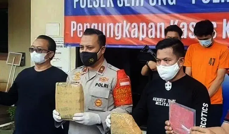 Mahasiswa Edarkan Ganja Jaringan Kampus