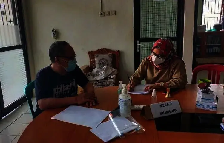 Banyak Lansia Tak Bisa Divaksin di Puskemas Kalanganyar