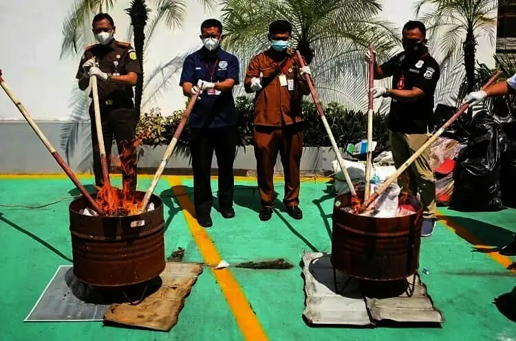 Ratusan Barang Bukti Kejahatan Sitaan Kejari Tangerang, Sabu Hingga Senjata Api Rakitan Dimusnahkan