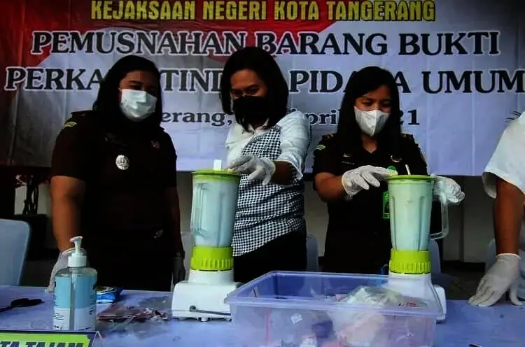 Ratusan Barang Bukti Kejahatan Sitaan Kejari Tangerang, Sabu Hingga Senjata Api Rakitan Dimusnahkan Ratusan Barang Bukti Kejahatan Sitaan Kejari Tangerang, Sabu Hingga Senjata Api Rakitan Dimusnahkan
