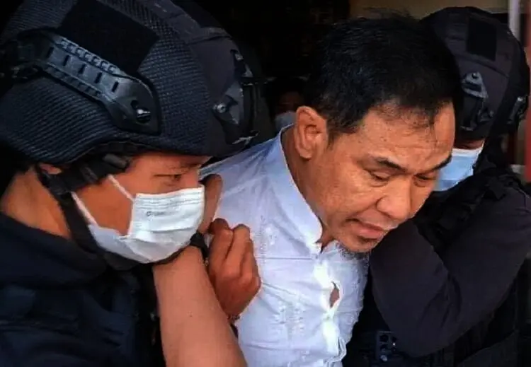 Munarman Ditangkap Densus 88, Terkait Baiat Anggota ISIS di Tiga Kota, Akses Menuju Rumah Munarman Ditutup Untuk Umum