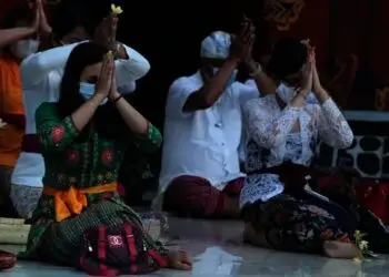 Sembahyang Galungan di Tangerang