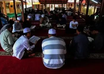 Tadarus Al Quran Bersama di Pondok Pesantren Daarut Tasbih Saat Ramadan