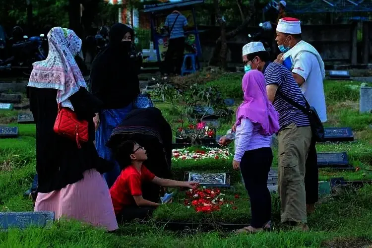 Ziarah Kubur Jelang Ramadhan