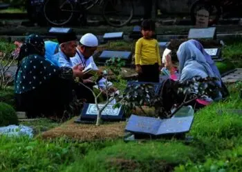 Ziarah Kubur Jelang Ramadhan
