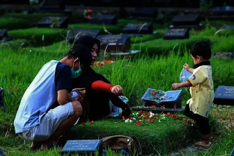 Ziarah Kubur Jelang Ramadhan