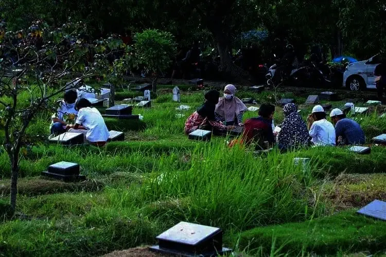 Ziarah Kubur Jelang Ramadhan