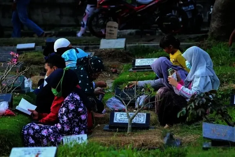 Ziarah Kubur Jelang Ramadhan