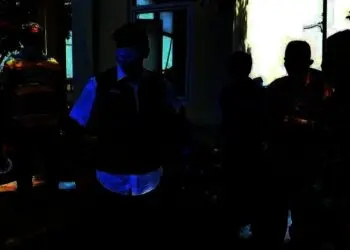 Bupati Zaki Bubarkan Kerumunan Warga di Wisata Pantai Tanjung Pasir