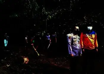 Jalan Cipanas-Warungbanten Digerus Longsor, Akses Menuju Wisata Negeri di Atas Awan Terputus