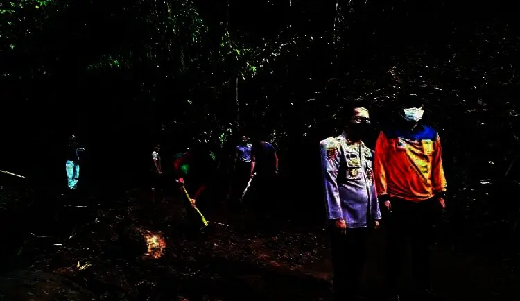Jalan Cipanas-Warungbanten Digerus Longsor, Akses Menuju Wisata Negeri di Atas Awan Terputus