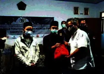 PWI Kabupaten Tangerang Santuni Yatim dan Santri