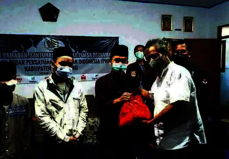 PWI Kabupaten Tangerang Santuni Yatim dan Santri