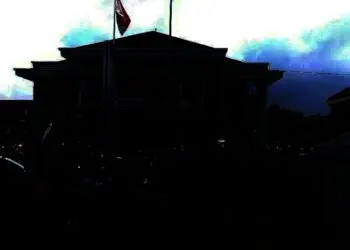 Warga Sidangresmi Demo, Dinkes Dilempari Telur, DPRD Dilempari Lumpur