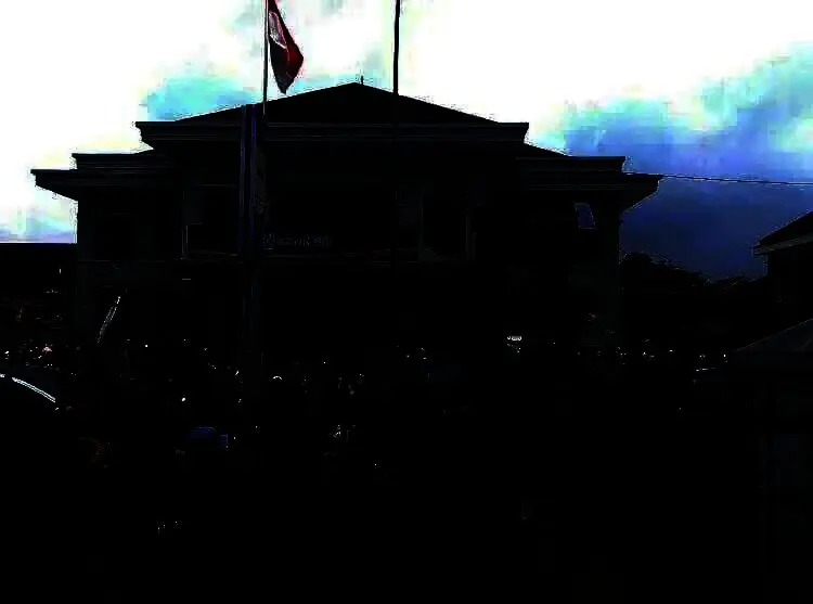 Warga Sidangresmi Demo, Dinkes Dilempari Telur, DPRD Dilempari Lumpur