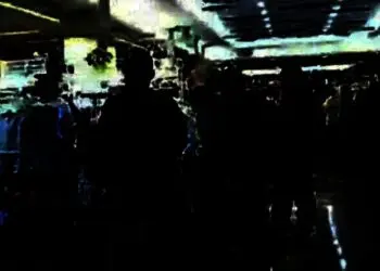 Langgar Prokes dan jam Operasional, Pengunjung Mal Dibubarkan Petugas
