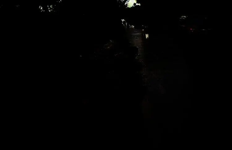 Sampah Dibiarkan Berserakan di Jalan Caringin-Pandeglang